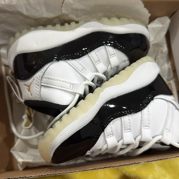 Worn only once Black and white jordan 4 Retro - Picture 2 of 4